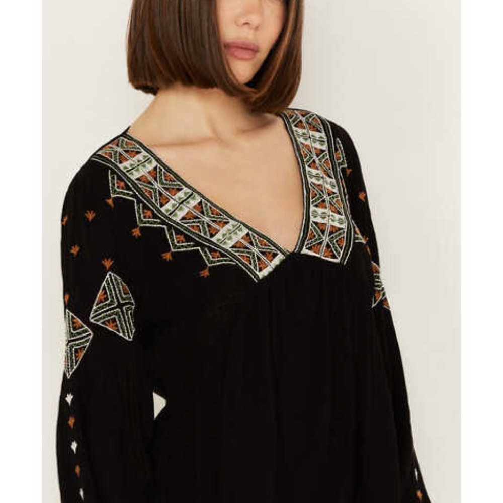 SHYANNE WOMEN'S EMBROIDERED BOHO TOP Size M Black